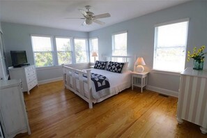 4 habitaciones, tabla de planchar con plancha, wifi y ropa de cama 