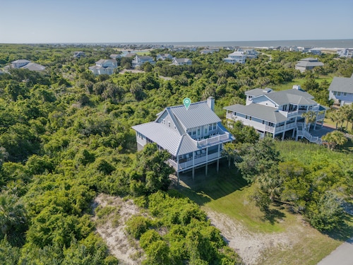 Oceanview cottage steps to beach access and close to Marina, BHI