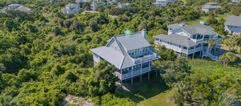 Oceanview cottage steps to beach access and close to Marina, BHI