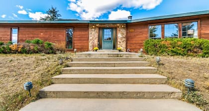 Charming Mountain Getaway, 5 minutes to Downtown Estes Park