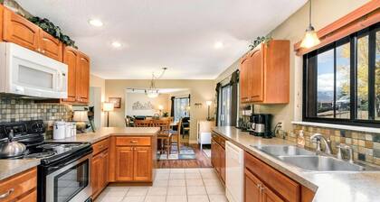 Charming Mountain Getaway, 5 minutes to Downtown Estes Park