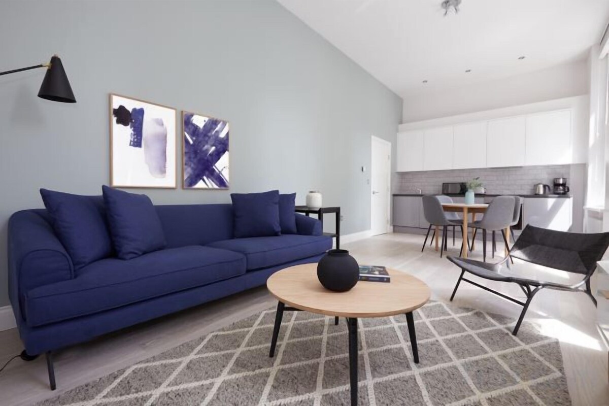 Living area | 40-inch LCD TV with cable channels, TV