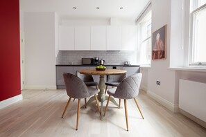 In-room dining - Virginia House by City Living London (London)