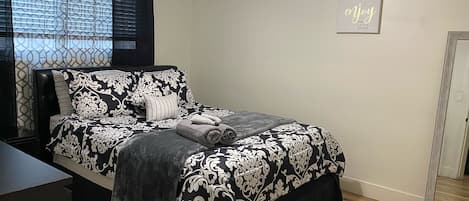 2 bedrooms, iron/ironing board, WiFi, bed sheets