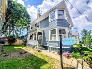 Exterior - Skolfield Inn | Parking | Self-check-in | Garden 2 (Portland)