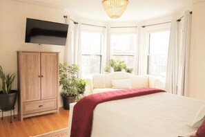 1 bedroom, iron/ironing board, free WiFi, bed sheets - Skolfield Inn | Parking | Self-check-in | Garden 2 (Portland)