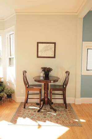 Dining - Skolfield Inn | Parking | Self-check-in | Garden 2 (Portland)