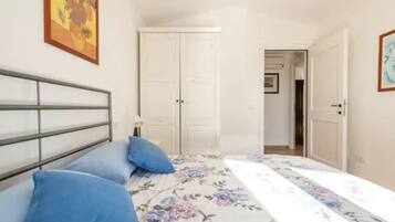 3 slaapkamers, reisbedje, gratis wifi, beddengoed
