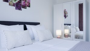 Apartamento Deluxe | Caja fuerte, cortinas opacas, tabla de planchar con plancha