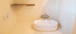 Een douche, handdoeken