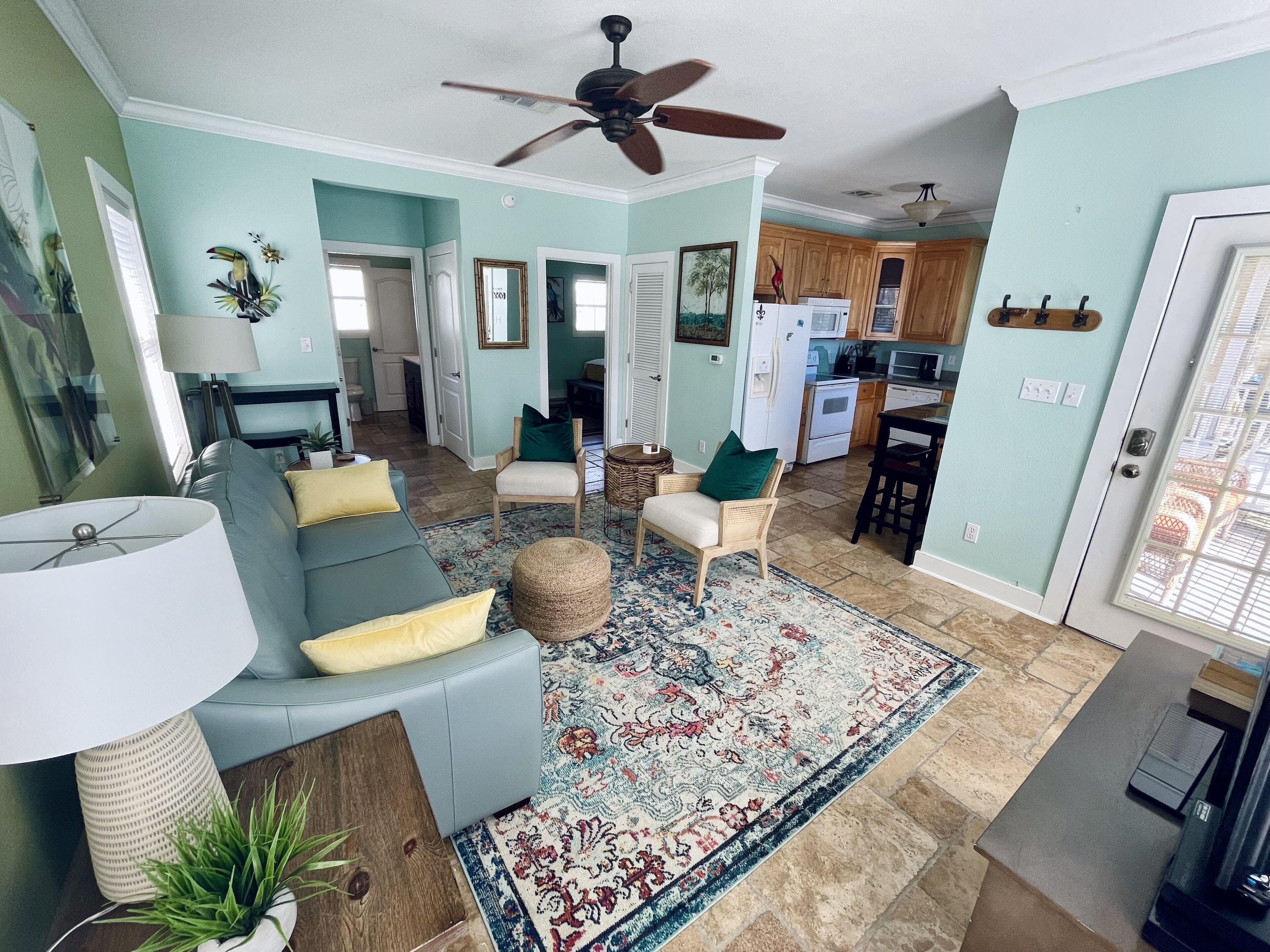 TV connectée, lecteur de DVD, livres