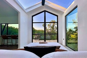 1 bedroom, desk, free WiFi, bed sheets