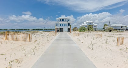 New Coastal Modern Home, 9BR/8.5 BA, Pool, Steps From the Beach, Sleeps 28