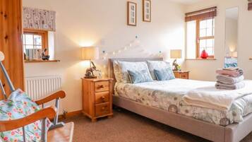 2 bedrooms, desk, iron/ironing board, travel cot