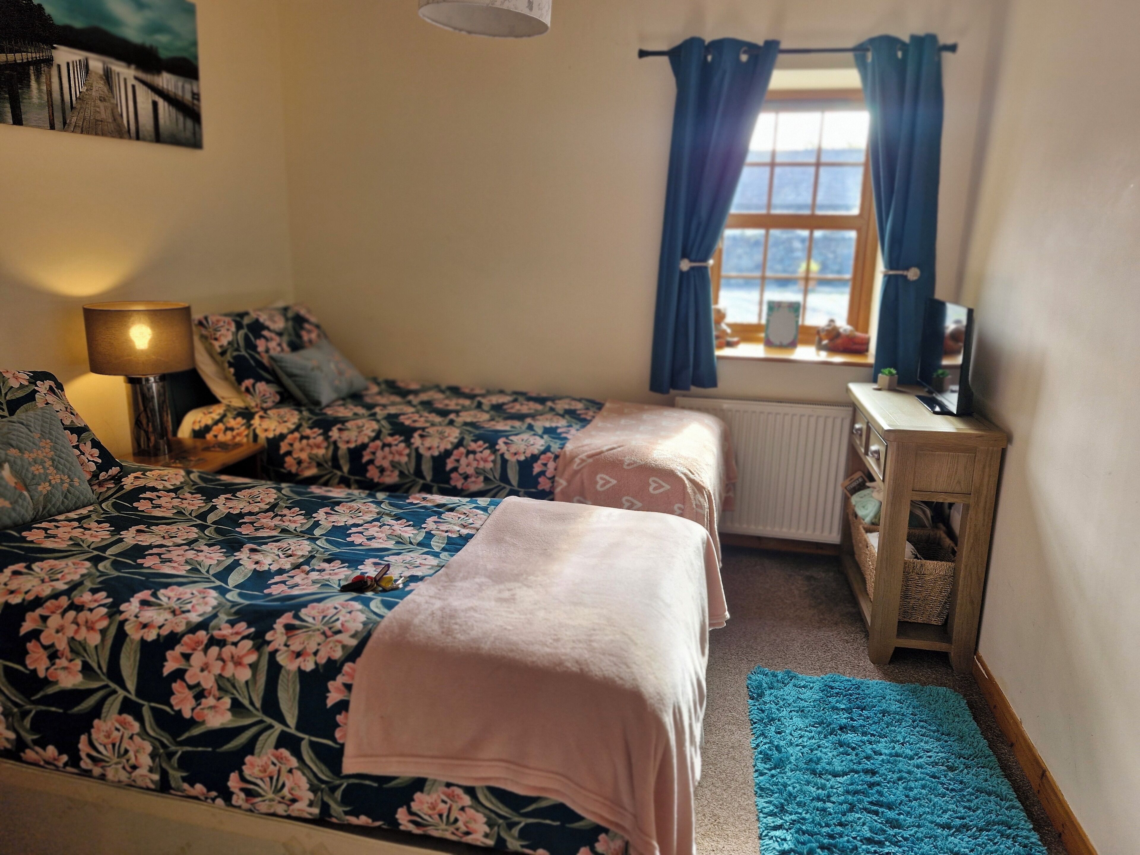 2 bedrooms, desk, iron/ironing board, travel cot