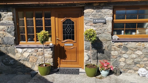 Barn Conversion at the Old Watermill - Snowdonia & Zip World around the corner.