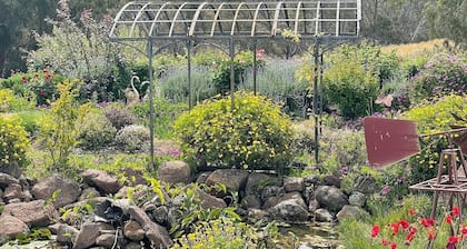 River Gardens Axedale Pet Friendly B&B Farm Stay - Self Contained Unit