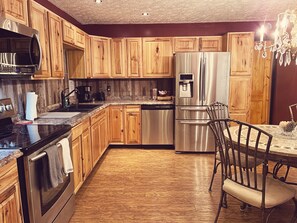 雪櫃、微波爐、焗爐、爐具