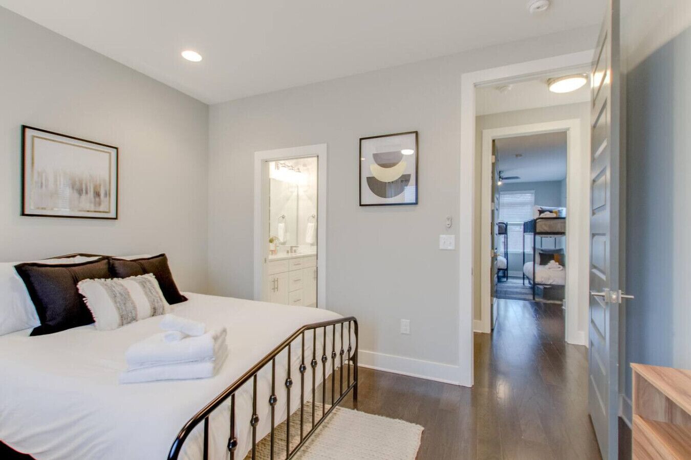 3 bedrooms, desk, iron/ironing board, travel crib