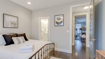 3 bedrooms, desk, iron/ironing board, travel crib