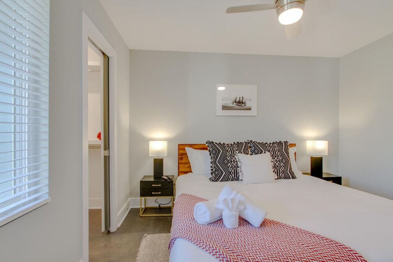 3 bedrooms, desk, iron/ironing board, travel crib