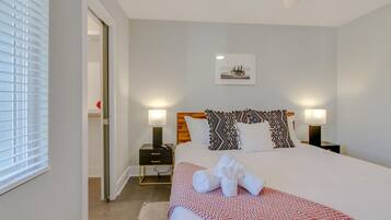 3 bedrooms, desk, iron/ironing board, travel crib