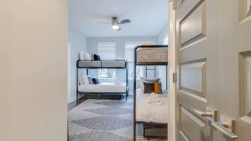 3 bedrooms, desk, iron/ironing board, travel crib