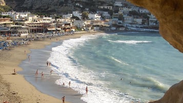 Beach nearby, sun-loungers, beach towels