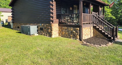 Bear Claw Cove #2 Pet Friendly/HotTub/ Bicycles/Kayaks
