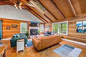 Smart TV, caminetto, videogiochi, tavolo da calcetto