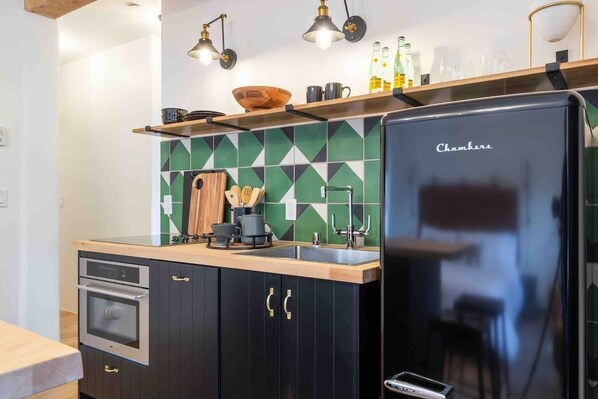 Fridge, microwave, oven, stovetop