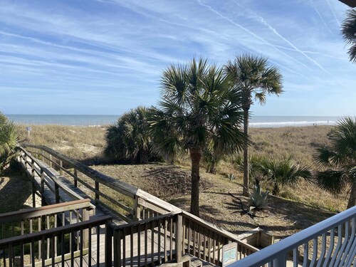 Cozy ocean front condo - New Owners
