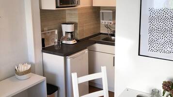 Fridge, microwave, stovetop, coffee/tea maker