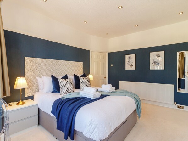 4 bedrooms, free WiFi, bed sheets