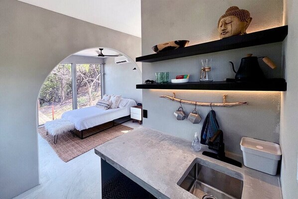 1 bedroom, desk, free WiFi, bed sheets