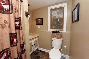 Cabin (Bear Ridge - Blue Ridge) | Bathroom