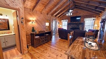 Cabin (Bear Ridge - Blue Ridge) | Living area | Fireplace, books