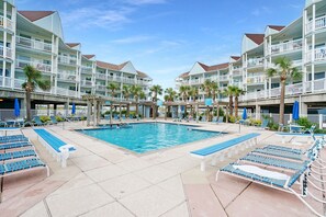Outdoor pool, a heated pool - 🌊 2/2 Seascape, Galveston  Ocean View, Large Balcony, Washer/Dryer in Unit (Galveston)