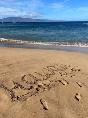 Beach nearby, sun loungers, beach towels - Prime South Kihei location, 2 BR, 2 BA, 4-minute walk to the beach (Kihei)