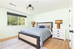 5 bedrooms, free WiFi, bed sheets