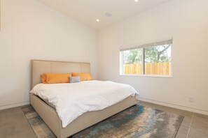 5 bedrooms, free WiFi, bed sheets