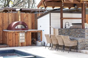 Outdoor dining - Wine country private estate. fully remodeled, 2 separate dwellings on one lot (Sonoma)