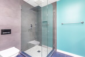Shower, towels - Wine country private estate. fully remodeled, 2 separate dwellings on one lot (Sonoma)