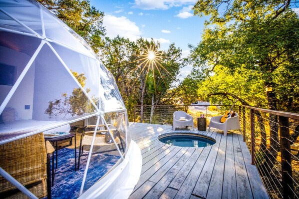 Terrace/patio - Morii : Luxury Glamping in Treetop Dome + Dip Pool (Marble Falls)