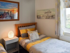 3 bedrooms, free WiFi, bed sheets - A lovely welcoming house with all the comforts of home. (Morfa Bychan)