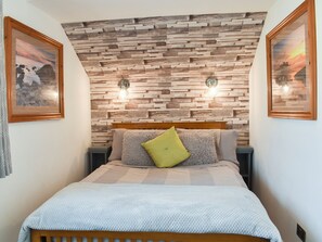 3 室のベッドルーム、WiFi (無料)、ベッドシーツ