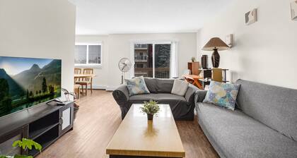 ✅️2.8 km to ROGERS Place✅️ King-2 twins-futon-cot✅️ 124 Street Arts District