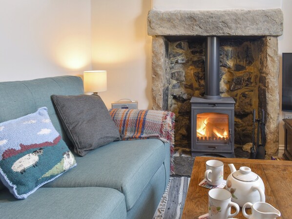 TV, fireplace - 2 bedroom accommodation in Bakewell (Bakewell)