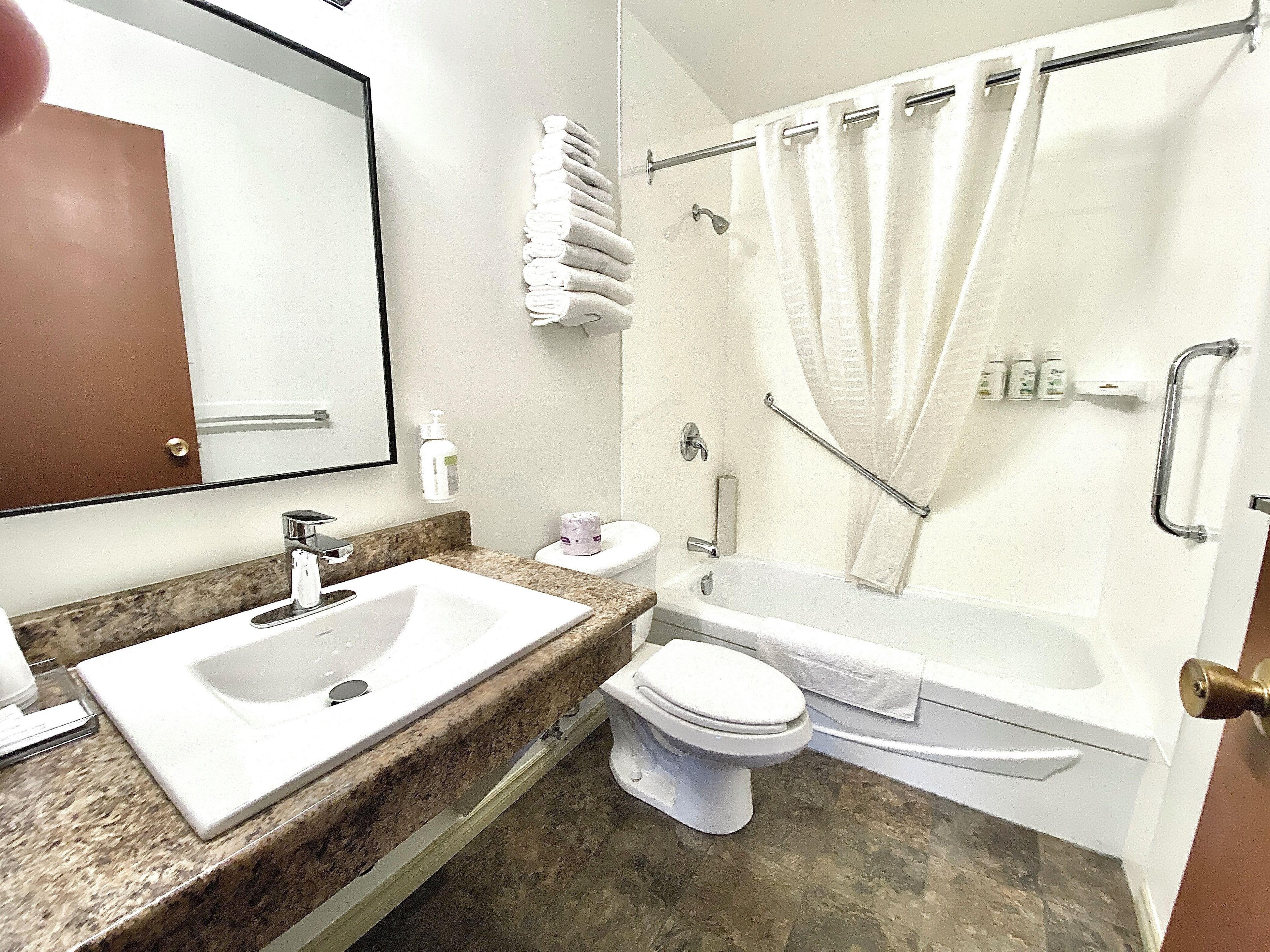 Bathtub, towels
