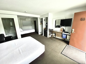 Standard Double Room, Multiple Beds, Accessible, Refrigerator & Microwave | Desk, blackout drapes, soundproofing, iron/ironing board - Arbutus Grove Motel (Parksville)